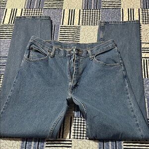 Wrangler Men's Relaxed Fit Blue Jeans